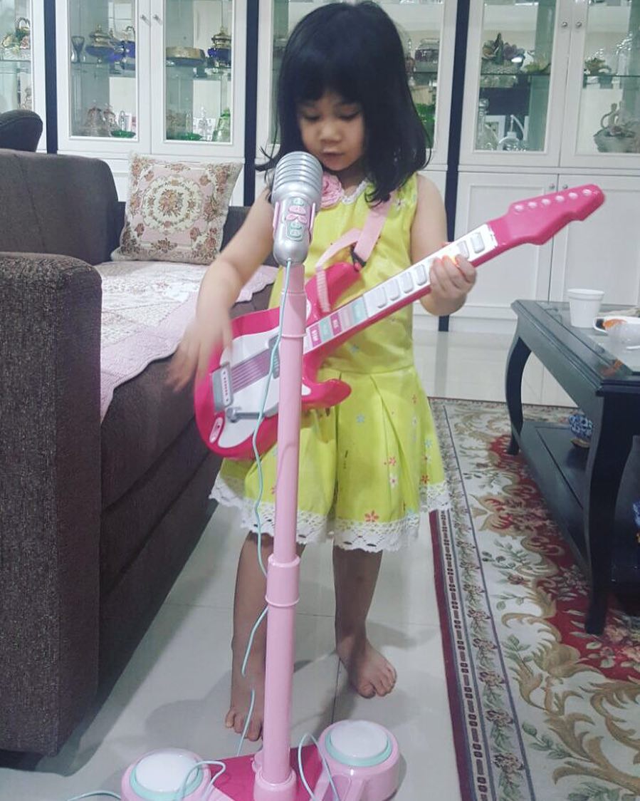 10 Foto Annabel, putri Astrid Tiar yang makin pintar dan menggemaskan