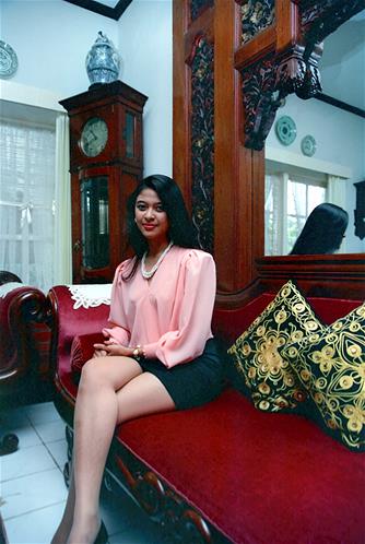 Intip beda gaya 3 asisten cantik yang dampingi para menteri Jokowi