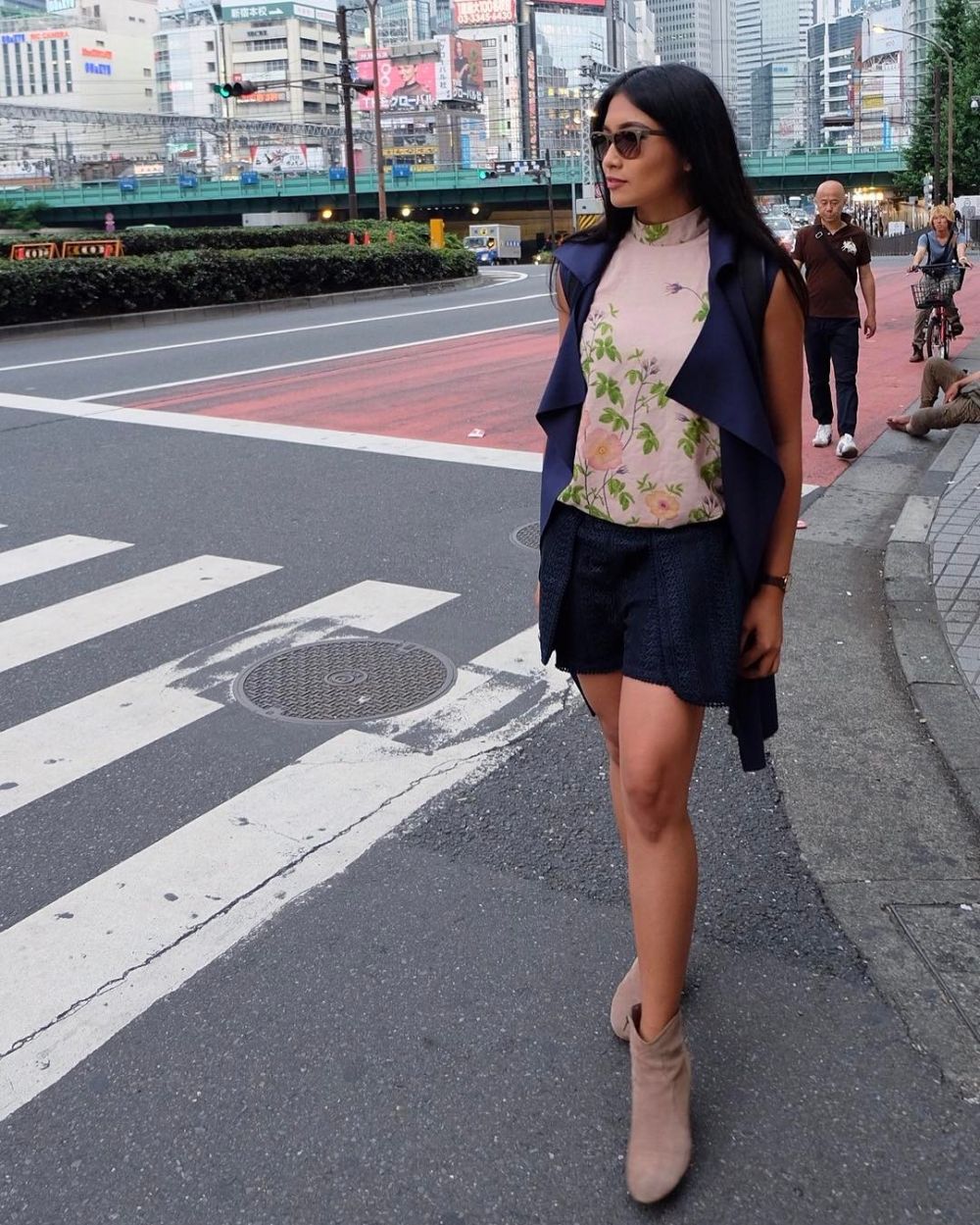 Intip beda gaya 3 asisten cantik yang dampingi para menteri Jokowi