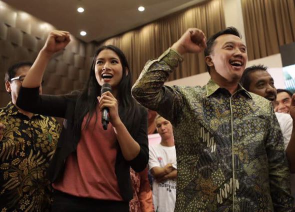 Intip beda gaya 3 asisten cantik yang dampingi para menteri Jokowi