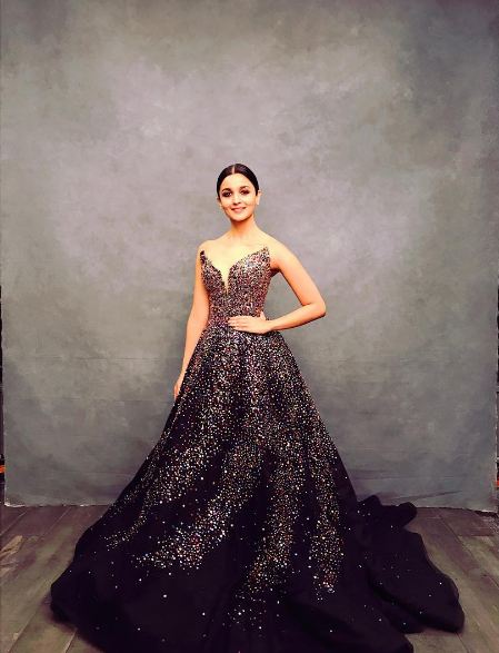10 Busana Alia Bhatt ini bukti ia memang 'Princess Disney'-nya India