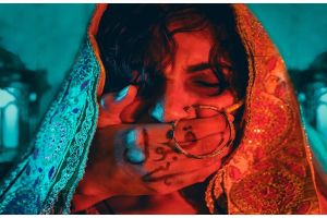 Wanita ini kritik budaya kawin paksa lewat foto, bikin terenyuh 