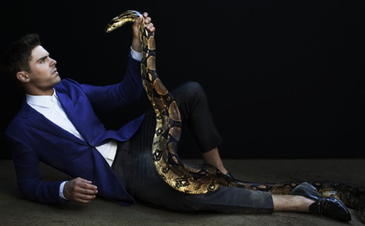 10 Selebriti top ini ternyata nggak takut bermain dengan ular