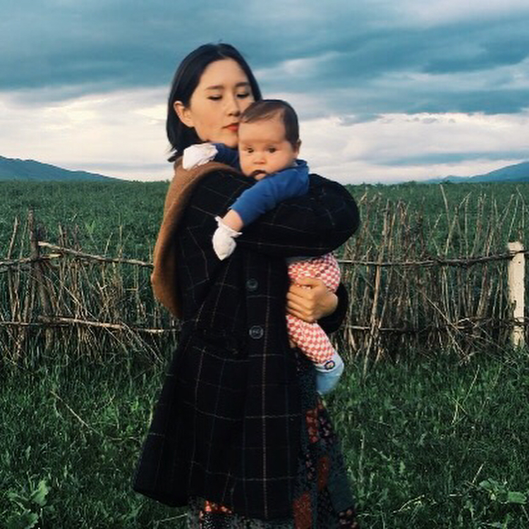 10 Foto Aliya Shagieva, putri Presiden Kyrgyztan yang cantik menawan