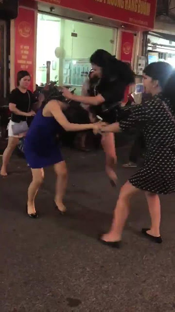 Bak film, wanita ini hajar selingkuhan suaminya dengan 'jurus kungfu'