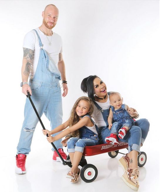 7 Tahun menikah, ini 10 foto kompaknya keluarga Melaney Ricardo