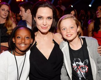 Wajah Angelina Jolie yang sebelah jadi kaku, ini ternyata penyebabnya