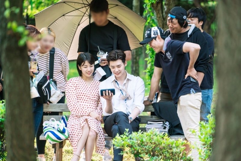 Syuting K-Drama usai, Lee Jong-suk sebarkan foto ranjang bareng Suzy