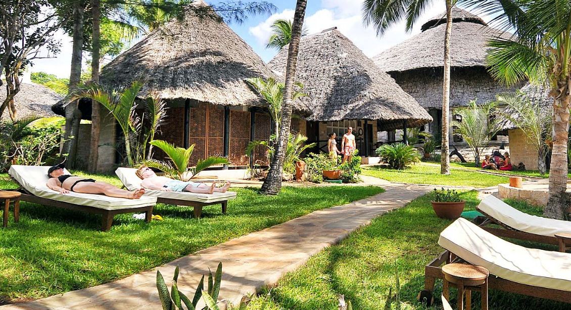 Serunya menginap di resort yang dikelilingi satwa liar