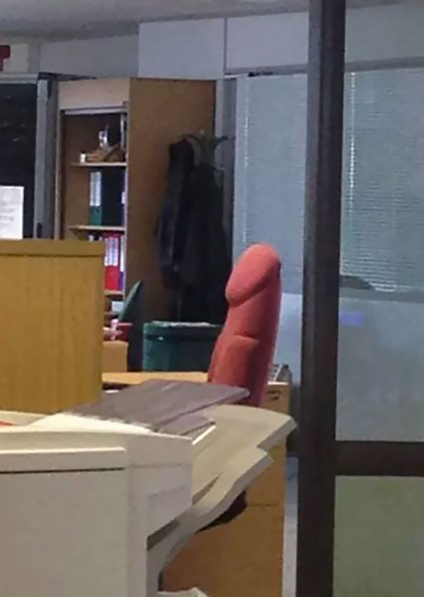 17 Tingkah lucu orang saat di kantor ini bikin ketawa, ada-ada aja deh