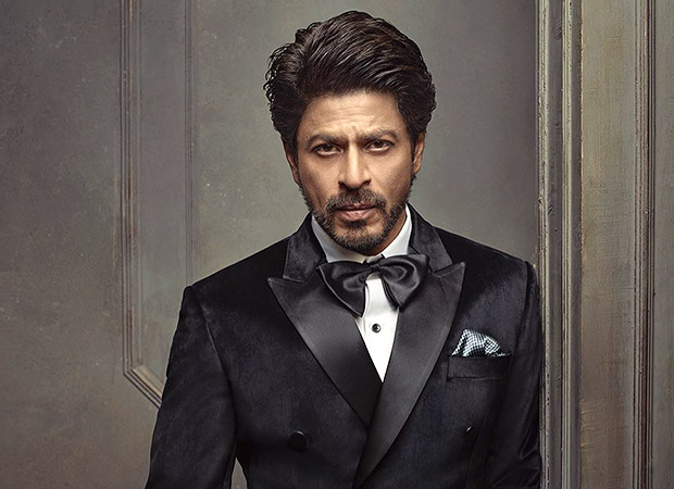 Didekati gadis mabuk ngaku fans, reaksi Shah Rukh Khan bikin salut