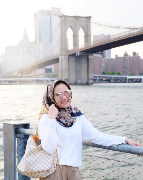 Tak muncul di 'Bintang Pantura', ini 12 potret liburan Rina Nose di AS