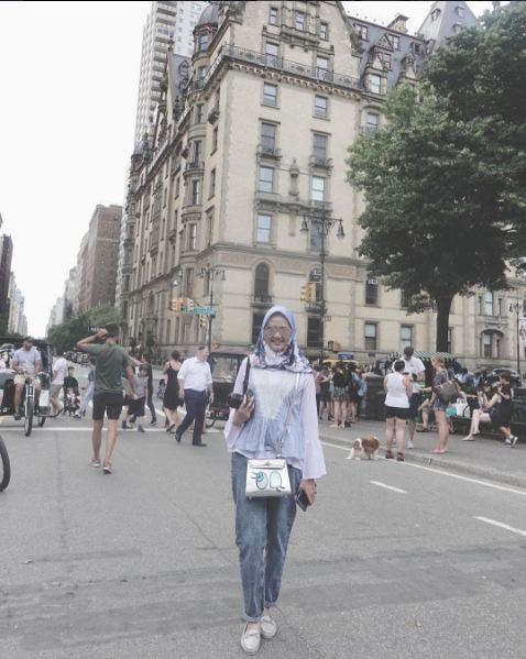 Tak muncul di 'Bintang Pantura', ini 12 potret liburan Rina Nose di AS