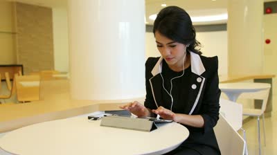 Kenapa anak milenial cenderung hindari menelepon & pilih tulis pesan?