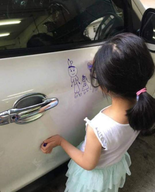 Gadis kecil ini gambari mobil mewah ayahnya, hasilnya keren