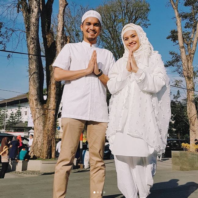 Menanti kelahiran bayi, ini 11 foto kemesraan Mario Irwinsyah & istri