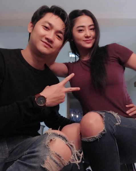 9 Potret momen manis Dewi Perssik dan manajernya, jadian nggak sih?
