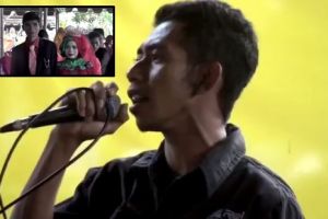 Berurai air mata, cowok ini sumbang lagu haru di pernikahan mantan