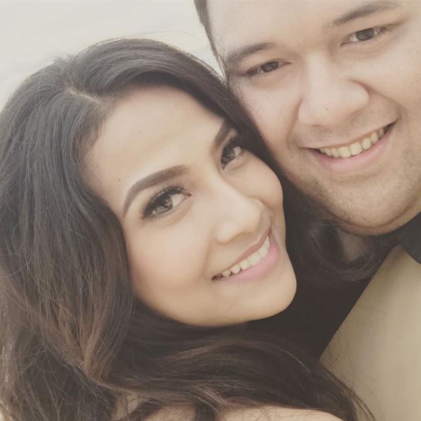 Nikah diam-diam, ini 10 potret kemesraan Vanessa Angel-Didi Mahardika