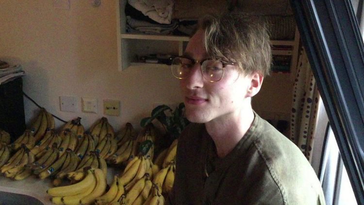 Cowok ini makan pisang 150 buah per minggu, alasannya bikin melongo