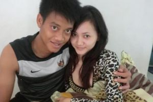 Bukan uang, ini alasan wanita cantik suka sama pemain bola