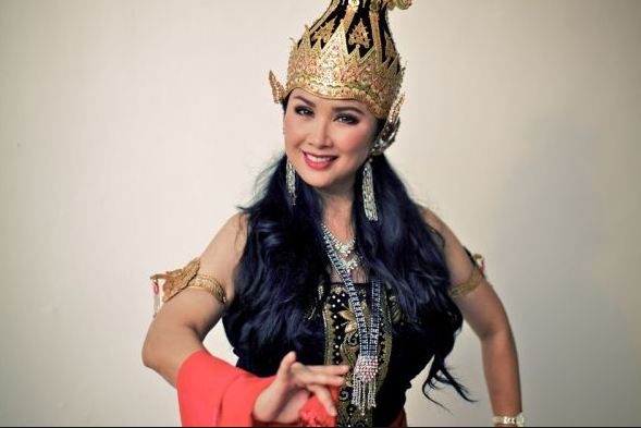 9 Artis ini tampil kece dalam balutan busana wayang orang