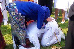 6 Momen tentara gagah bersujud di kaki ibunda ini bikin haru