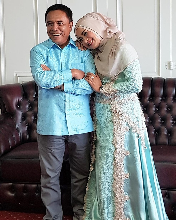 10 Foto mesra Gubernur Aceh-istri, tak kalah dari Ridwan Kamil-Atalia