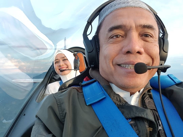 10 Foto mesra Gubernur Aceh-istri, tak kalah dari Ridwan Kamil-Atalia