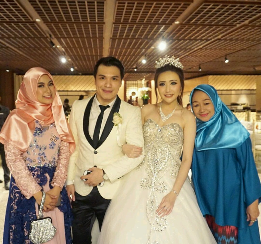 7 Pria ini pencuri hati mantan personel grup vokal cewek Indonesia