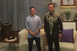 Begini potret gaya santai Gibran vs AHY, kamu pilih siapa nih?