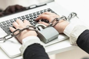 Kenapa keluhan konsumen di medsos dianggap tindakan melawan hukum?