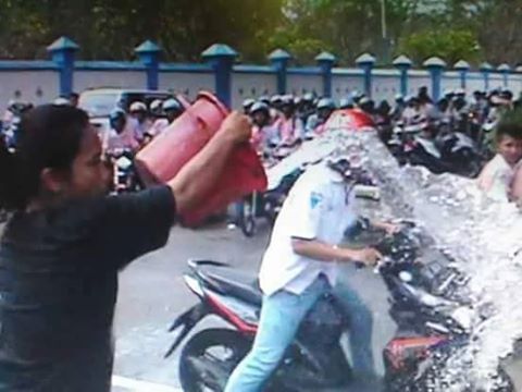 13 Foto kelakuan emak-emak di jalanan ini bikin kezel sekaligus ngakak