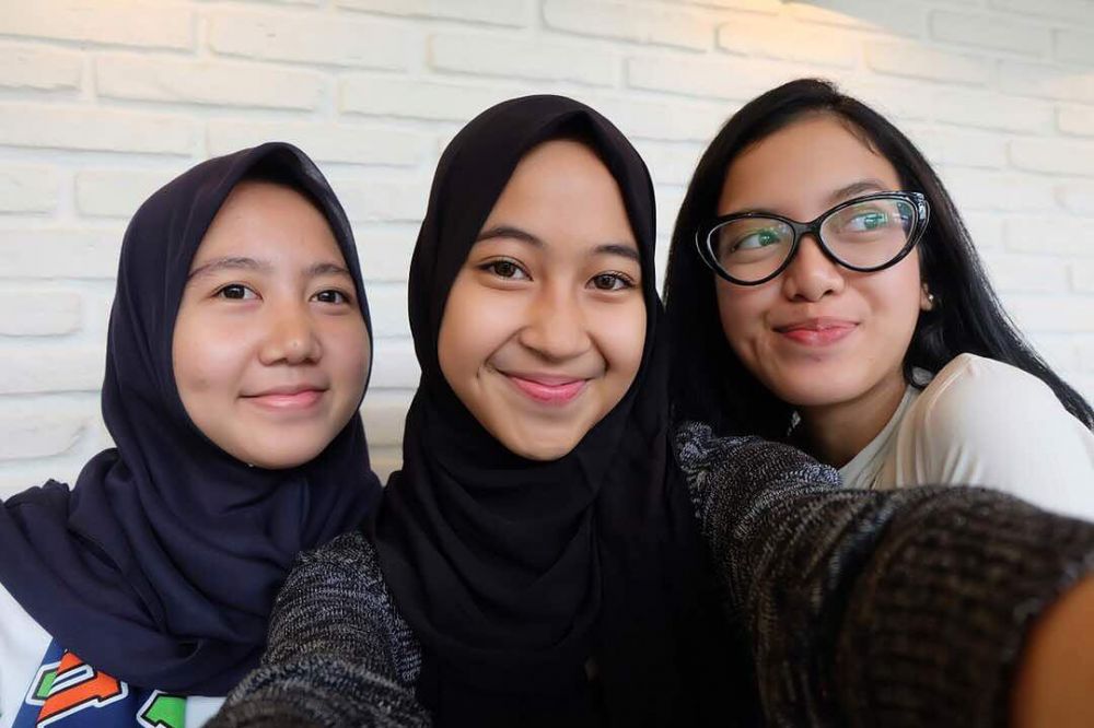 Adiba, putri sulung almarhum Uje yang kini makin manis & kece