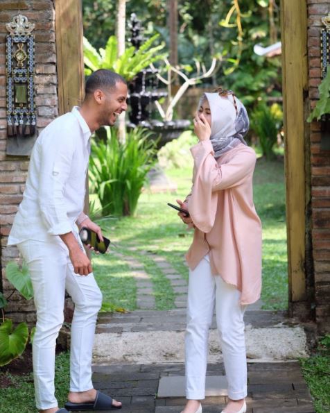 12 Foto gantengnya Faraj Achmad, disebut teman cowok spesial Rina Nose