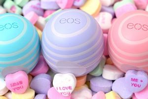 Jadi favorit seleb dunia, EOS rilis pelembap bibir edisi spesial