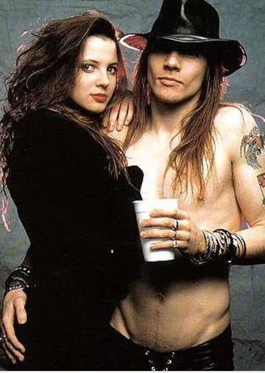 10 Pernikahan tersingkat selebriti, ada yang cuma berumur 55 jam