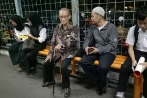 Kesederhanaan Syafii Maarif ini kembali membuat netizen kagum