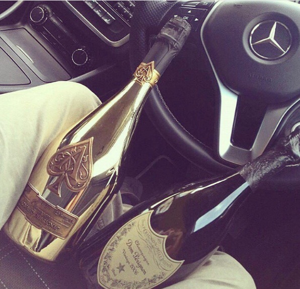 10 Potret anak orang kaya Tunisia habiskan uang, kamu bakal kaget