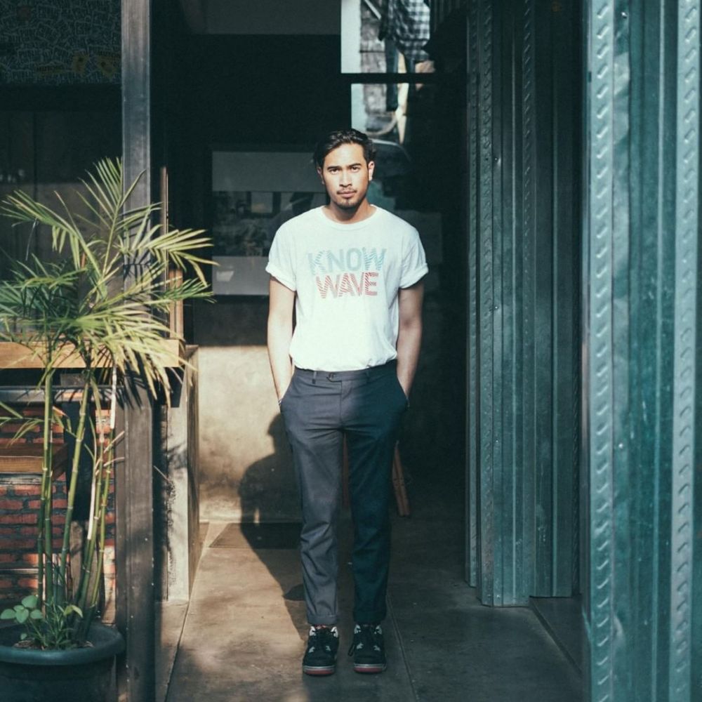 10 Potret gantengnya Adrian Khalif, musisi baru hip hop Indonesia