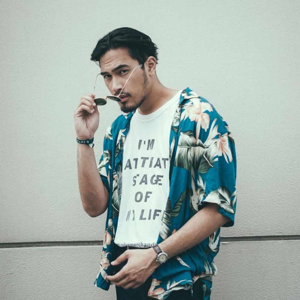 10 Potret gantengnya Adrian Khalif, musisi baru hip hop Indonesia