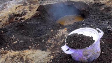 Makanan khas negara ini cara masaknya unik, dikubur dalam tanah