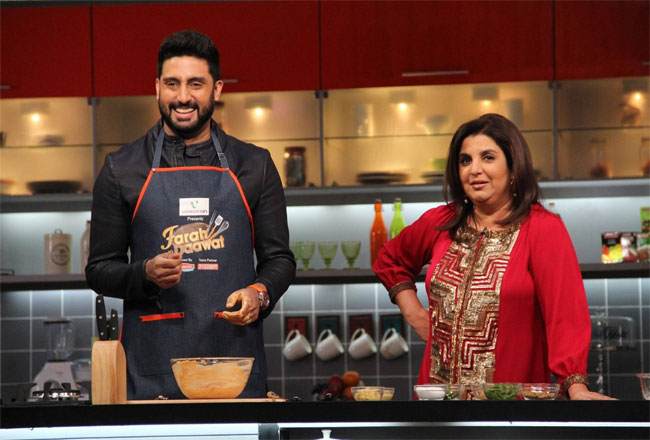 Nggak cuma jago akting, 5 aktor top Bollywood ini juga pintar masak