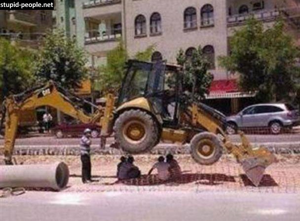 10 Ulah ceroboh tapi kocak ini bikin ngeri-ngeri sedap yang lihat