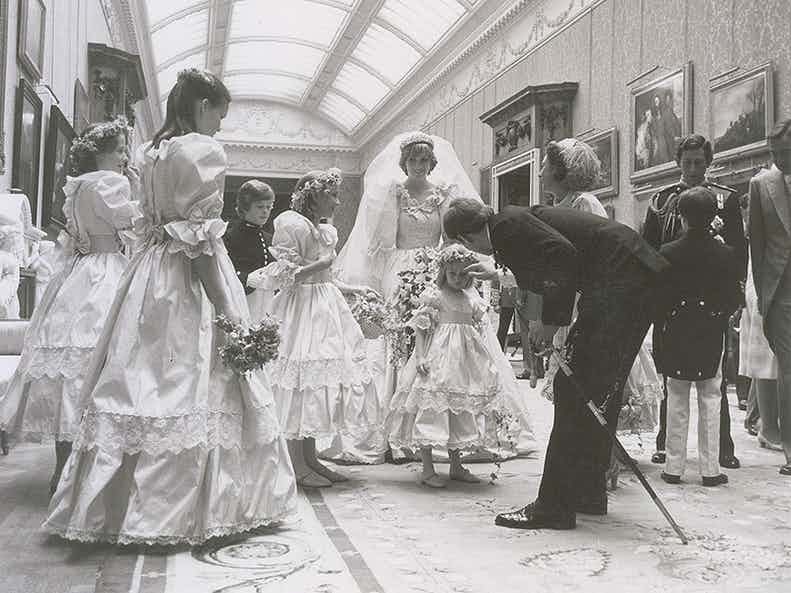 Kisah hidupnya difilmkan, ini 10 foto Lady Diana yang jarang diketahui