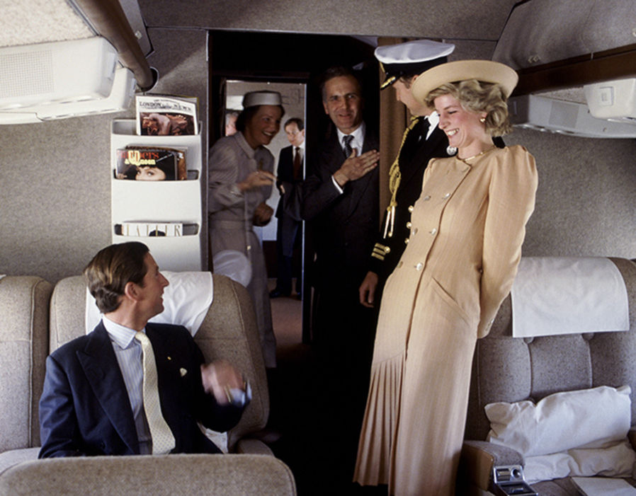 Kisah hidupnya difilmkan, ini 10 foto Lady Diana yang jarang diketahui