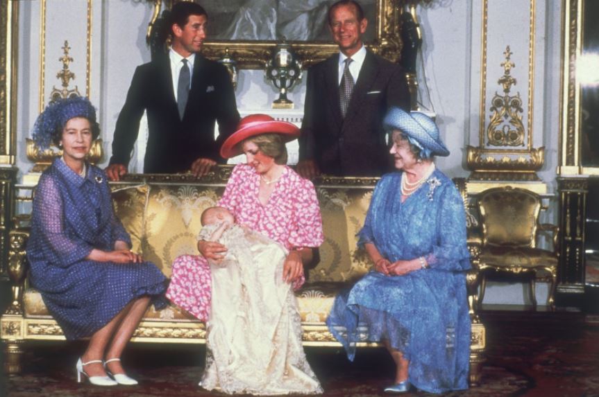 Kisah hidupnya difilmkan, ini 10 foto Lady Diana yang jarang diketahui