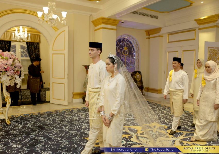 11 Foto pernikahan sederhana putri Sultan Johor, maskawin Rp 70 ribu
