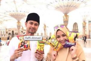 Nggak cuma ibadah, 6 hal ini juga dilakukan artis Indonesia saat umrah