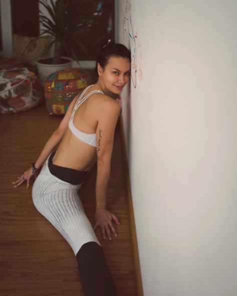 Cantiknya natural, Sophia Latjuba pede tak dandan di 10 foto ini